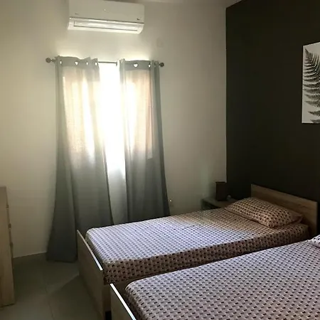 - 5 Mins From Airport Luqa