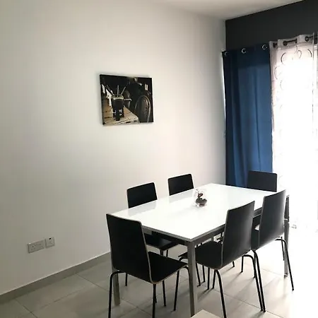 - 5 Mins From Airport * Luqa