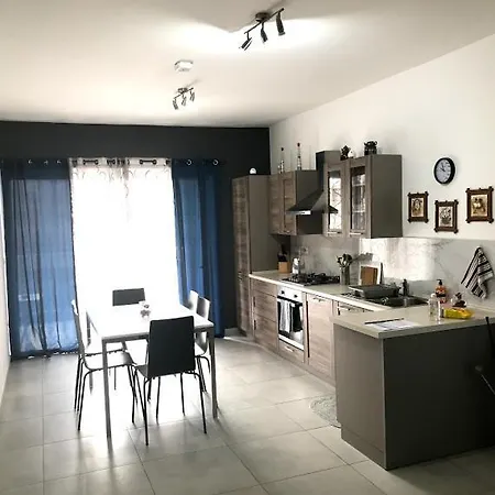 - 5 Mins From Airport *