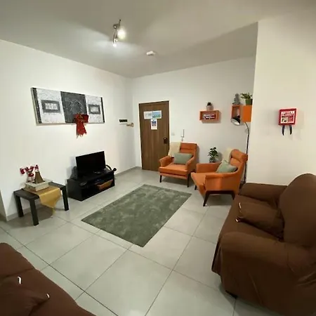 - 5 Mins From Airport Apartmán