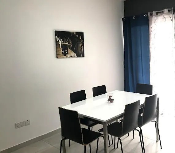 - 5 Mins From Airport * Luqa