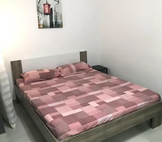 - 5 Mins From Airport *