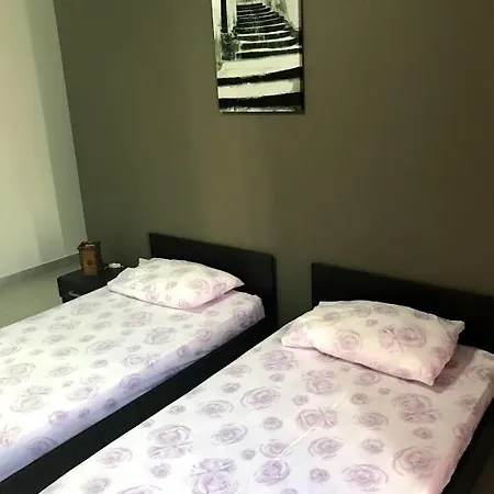 Apartmán - 5 Mins From Airport
