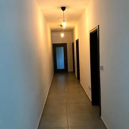 - 5 Mins From Airport * Luqa