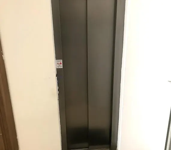 - 5 Mins From Airport Apartment Luqa