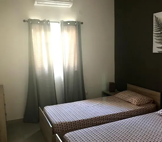 - 5 Mins From Airport Luqa